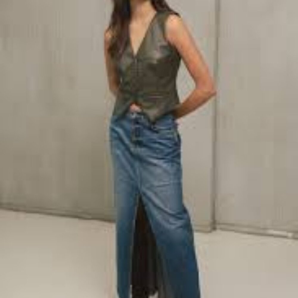 NWT: ELAN Danielle Skirt Size Small
